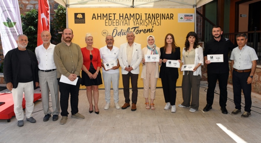 Osmangazi'de Ahmet Hamdi Tanpınar Edebiyat Yarışması'nın kazananları belli oldu