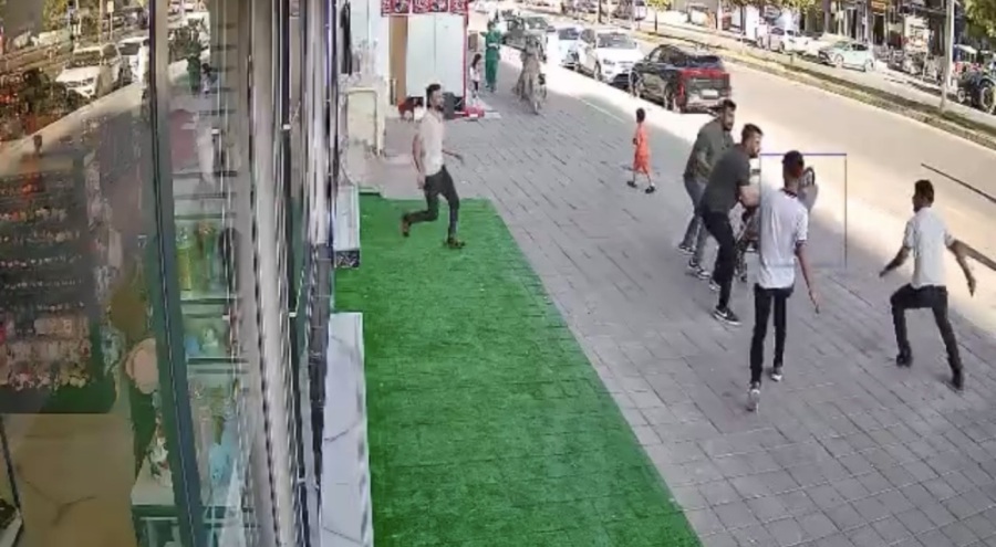 Kavgada yere düşen şahıs minibüsün çarpması sonucu hayatını kaybetti