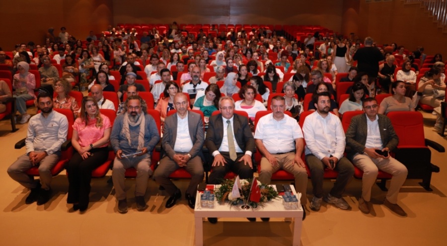 Eğitimde dijital dönüşüm ve yapay zekâ teknolojileri Bursa'da ele alındı