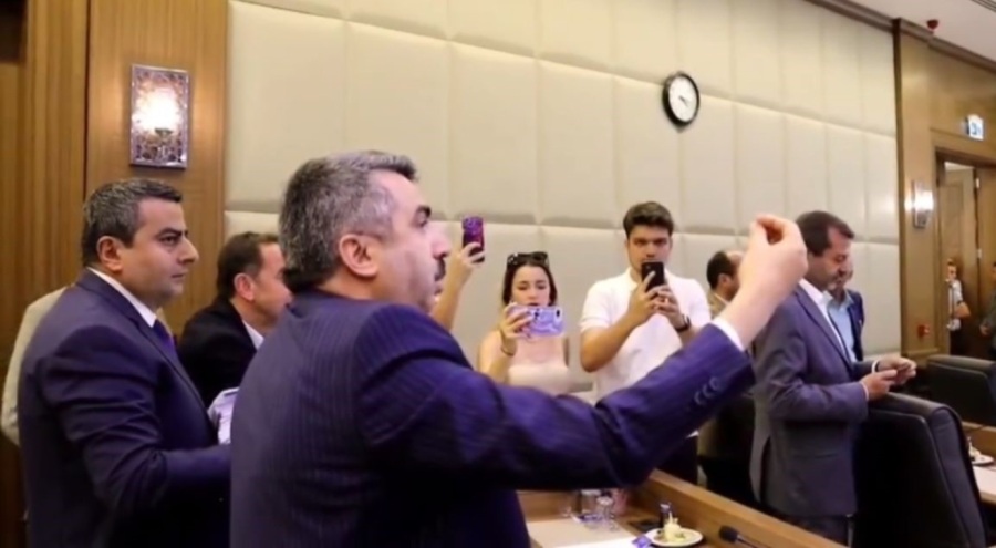 Bursa Büyükşehir Meclisi'nde kısa süreli gerginlik!