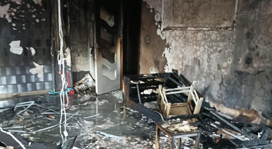 Şarja takılı telefon bomba gibi patladı!