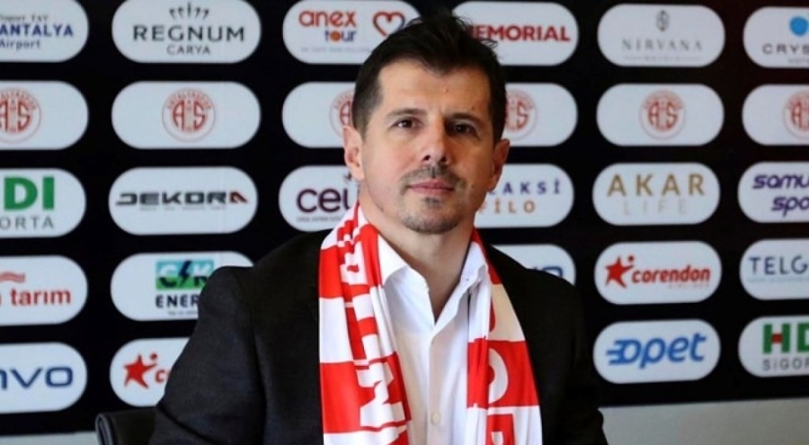 Emre Belözoğlu'ndan sürpriz karar: Antalyaspor'dan ayrıldı