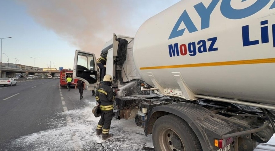 Gaz yüklü tankerin motorunda yangın çıktı