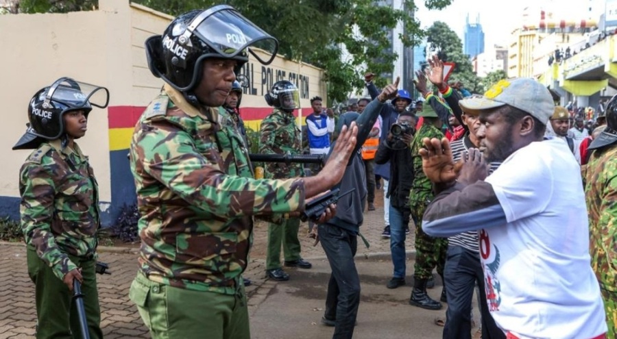 Kenya'da sokaklar bir kez daha karıştı! Güvenlik güçleri göstericilerin üzerine ateş açtı
