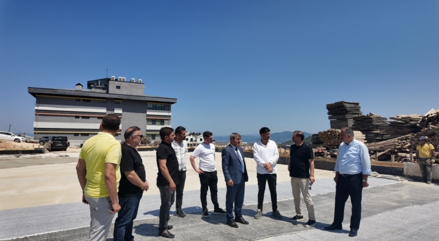 AK Parti Mudanya İlçe Başkanı Bayrak okul yatırımlarını anlattı