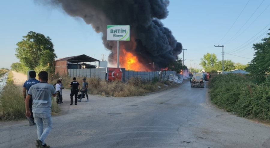 Bursa'da fabrika yangını! Alevler gökyüzünü kapladı