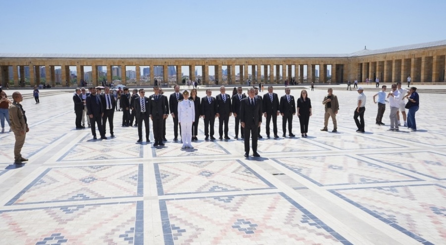 Serdal Adalı ve yönetim kurulundan, Anıtkabir'e ziyaret