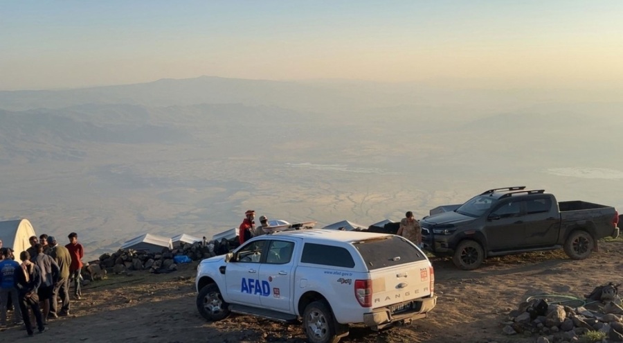 Ağrı Dağı'na tırmanırken rahatsızlanan bir kişi yaşamını yitirdi
