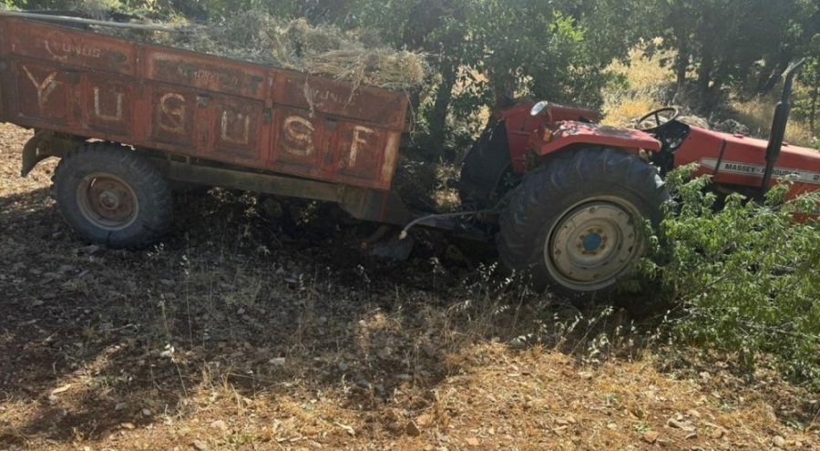Devrilen traktörün altında kalıp hayatını kaybetti
