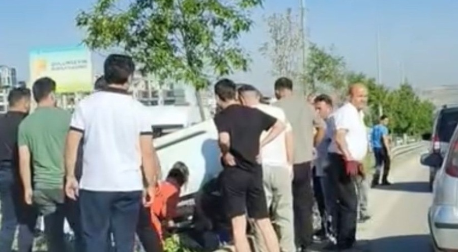 Bursa'da takla atan araçtaki çiftin burnu bile kanamadı