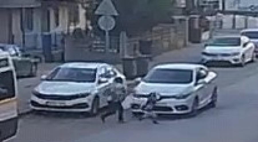 Bursa'da anne ve oğluna otomobil çarptı!
