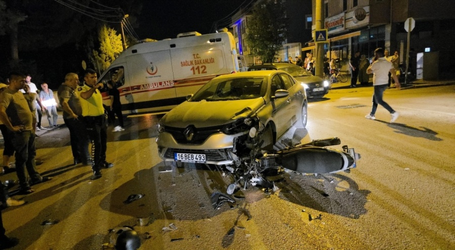Bursa'da otomobil ve motosiklet çarpıştı!