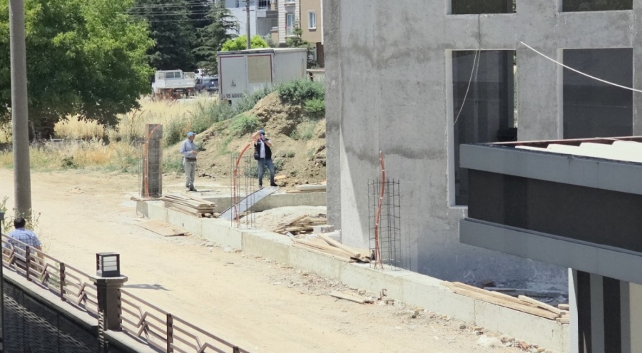 Bursa'da çatıdan düşen işçi ölümden döndü