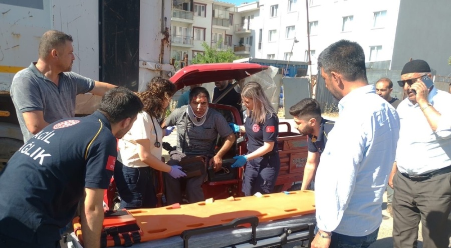 Bursa'da elektrikli motosiklet tır dorsesine çarptı!