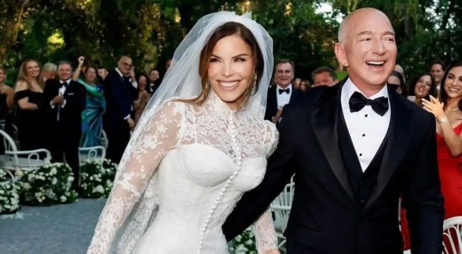 Lauren Sanchez'in gelinliğinin yapımı 900 saat sürdü!