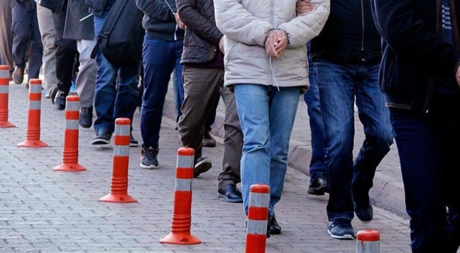 FETÖ soruşturmasında 10'u aktif emniyet personeli 11 şüpheli tutuklandı
