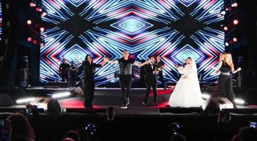 Haluk Levent, konserine gelen çifte sürpriz yaptı