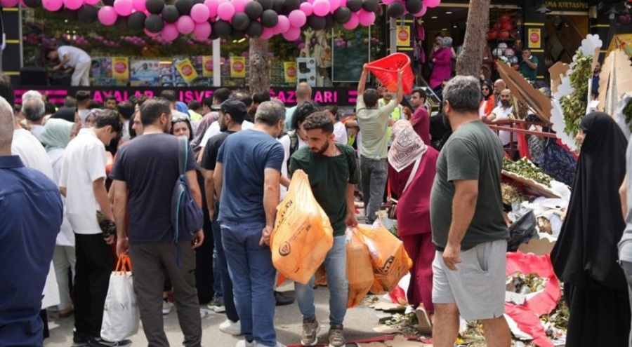 İndirim izdihamı: Vatandaşlar fenalaştı