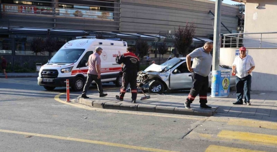 Kaza yapan sürücüden ilginç tepki: Anam babam beni böyle görmesin