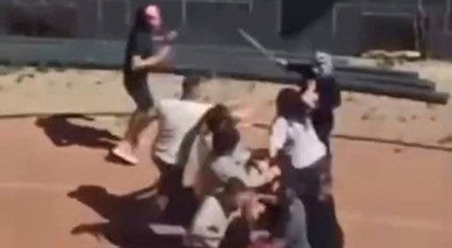Çocukların kavgasına aileleri de dahil oldu, mahalle karıştı