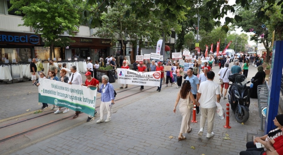 Emekliler Bursa'da hakları için yürüdü!