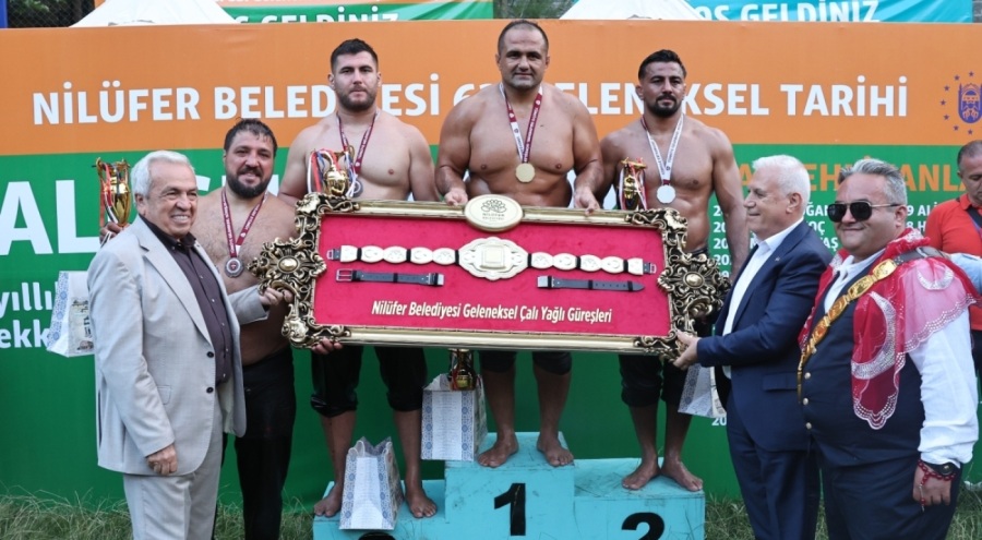 Geleneksel Tarihi Çalı Güreşleri'nde başpehlivan Mehmet Yeşil Yeşil oldu