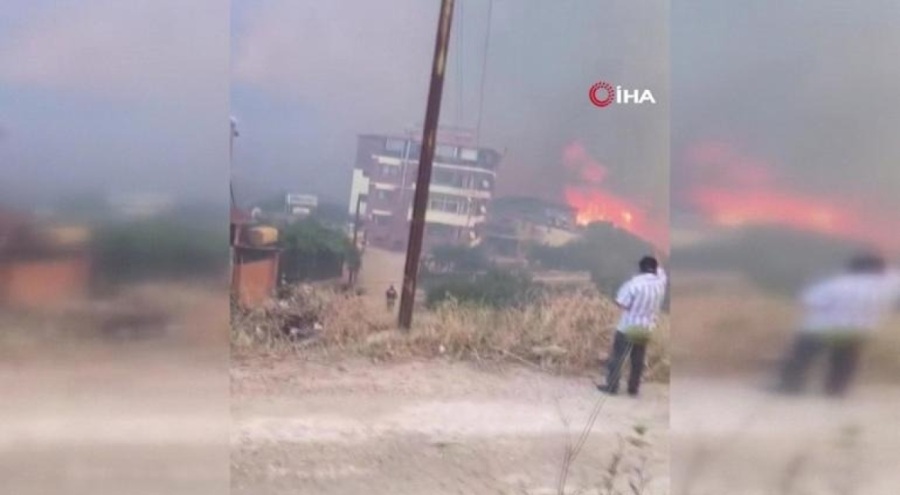 Hatay'da panik anları! Yangın evleri sardı