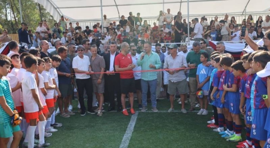 Yılmaz Erdoğan Köyceğiz'de futbol sahası yaptırdı