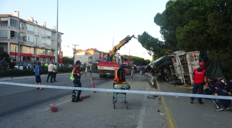 Freni patlayan kamyon ortalığı savaş alanına çevirdi