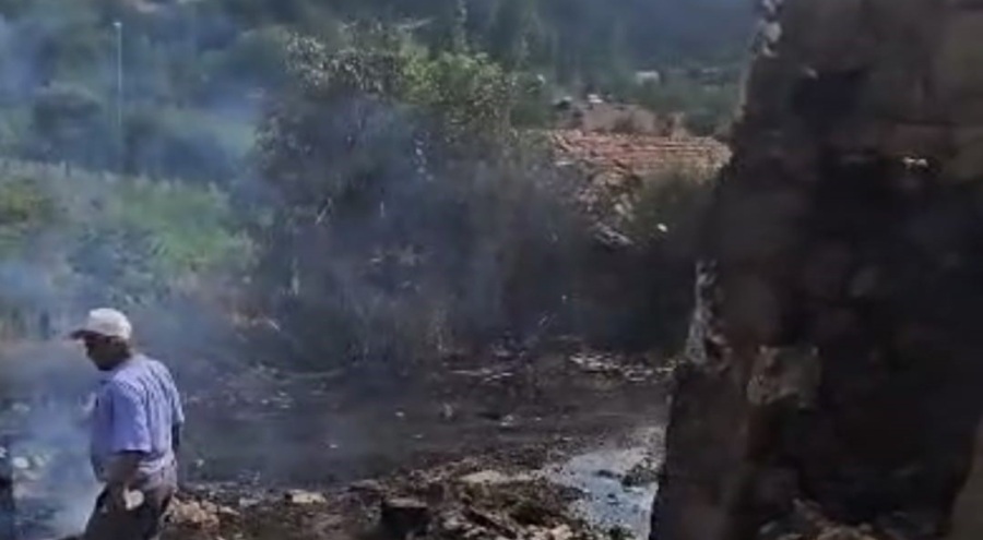 Tutuşan saman balyaları ile büyüyen alevlere müdahale edildi