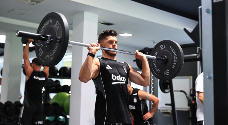 Beşiktaş, salonda çalıştı