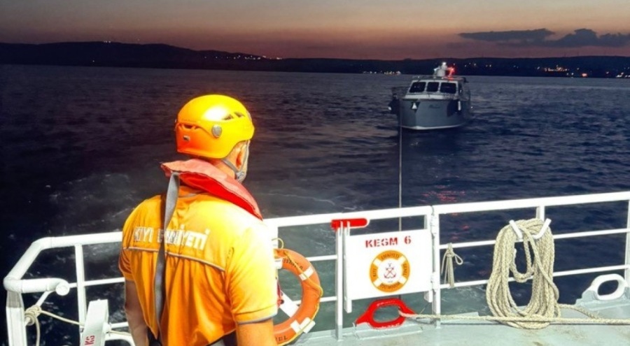 Çanakkale Boğazı'nda sürüklenen teknedeki 6 kişi kurtarıldı