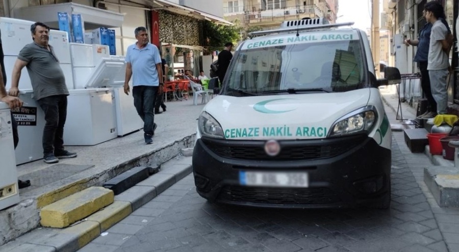 Yaşadığı binanın teras katında korkunç halde ölü bulundu
