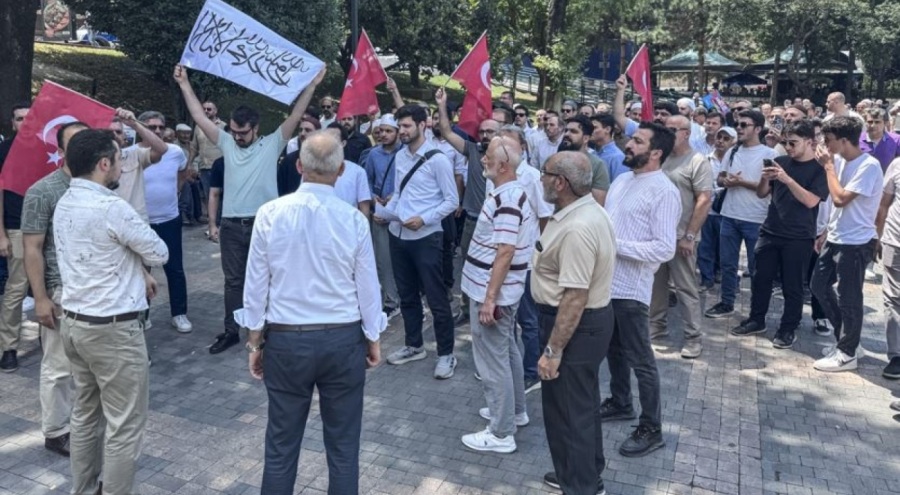 Bursa'da Hazreti Muhammed'in karikatür çizimini yayımlayan dergiye tepki