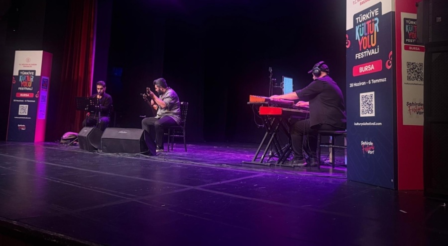 Bursa'da Etnik Sinyaller Müzik Grubu'ndan konser