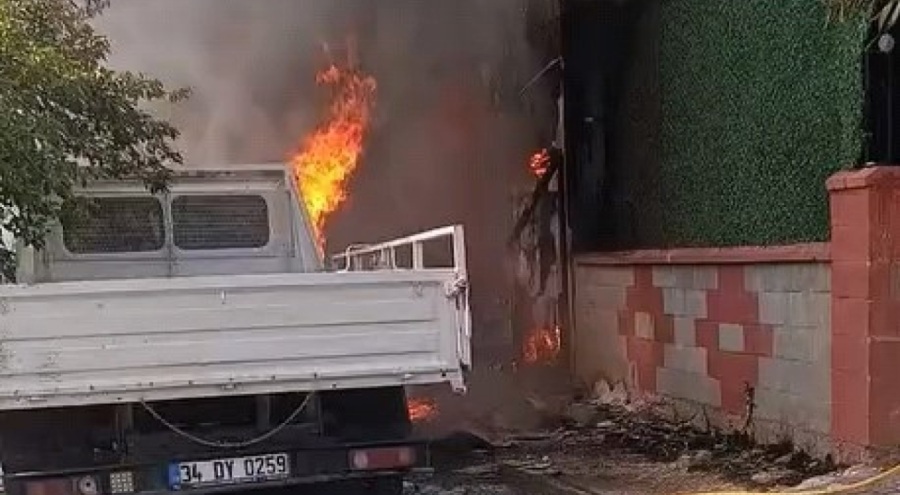 Bursa'da odunlukta çıkan yangın, apartman ve kamyonete sıçradı