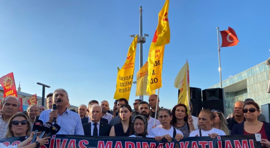 Sivas'ta katledilenler Bursa'da anıldı