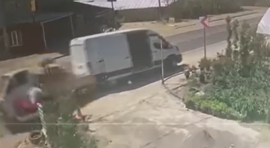 4 aracın karıştığı trafik kazası kamerada