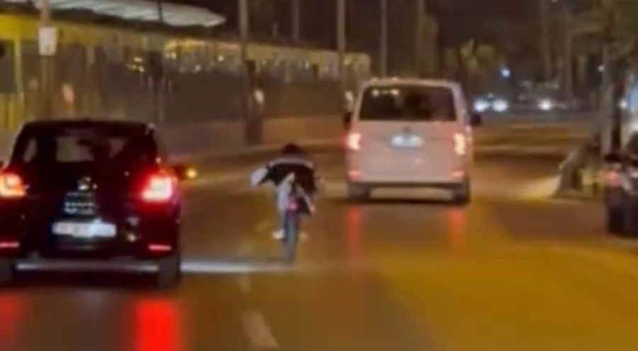 Bursa trafiğinde motosiklet terörü! Biri tek teker, diğeri yatarak ilerledi