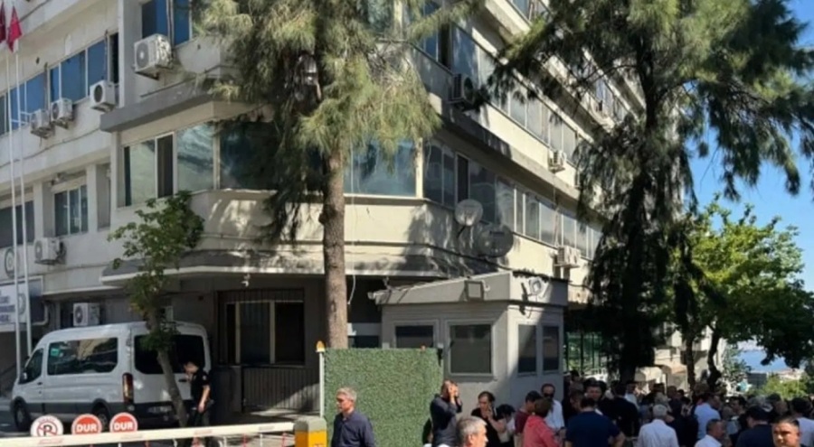 İzmir Büyükşehir Belediyesi'ne yönelik operasyonda yeni gelişme!