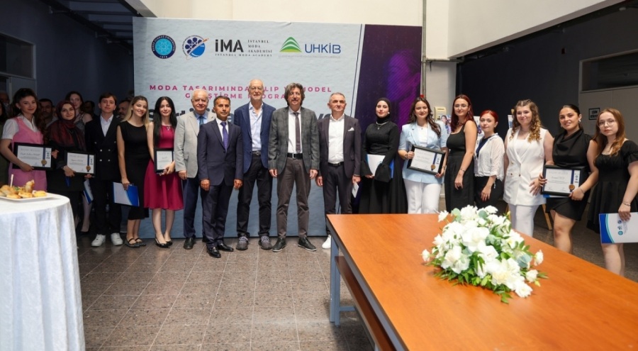 Moda Tasarımında Kalıp ve Model Geliştirme Programı yeni mezunlarını verdi