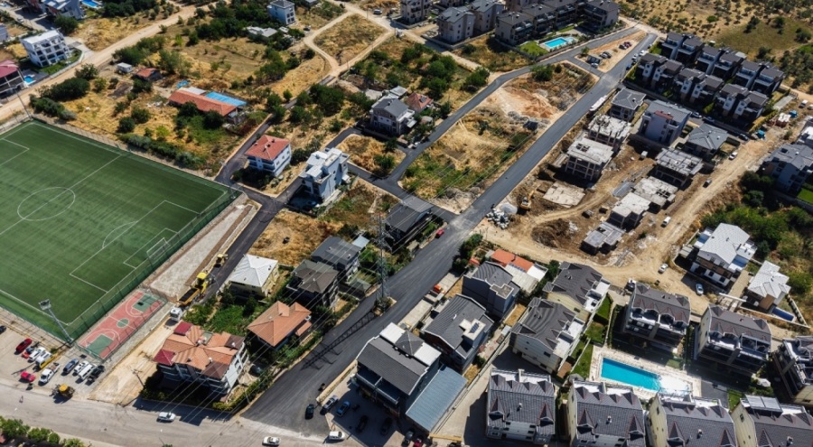 Gemlik Belediyesi Umurbey'e asfalt serimi yaptı