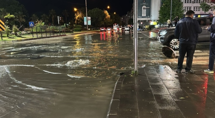 Ordu'yu sağanak vurdu