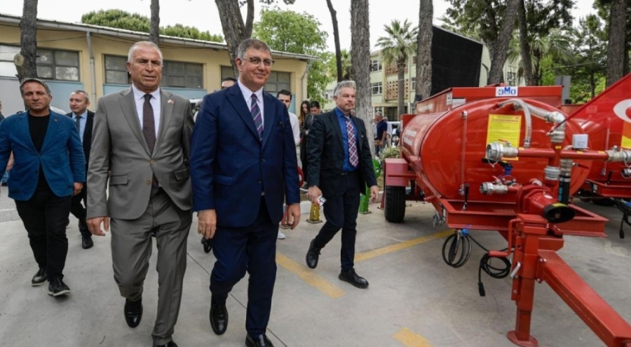 İzmir'de Bakanlıktan belediyeye yangın söndürme uçağı reddi