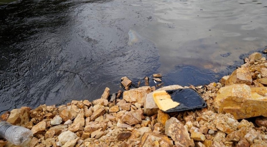 Gümüşhane'de akaryakıt sızıntısı! Harşit Çayı'na döküldü...