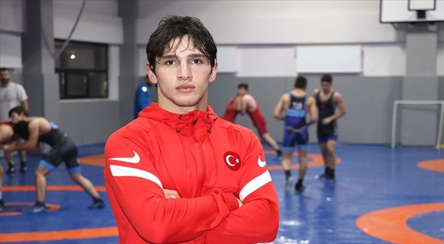 Milli güreşçi Abdullah Toprak'tan bronz madalya