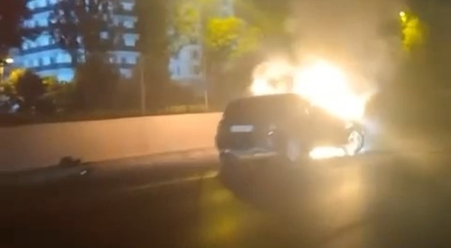 Bursa'da seyir halindeki otomobil alev topuna döndü!