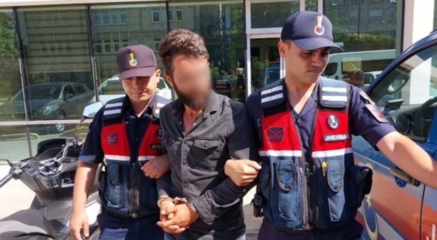 Husumetlisine ateş açtı, yanındaki iki kişiyi vurdu
