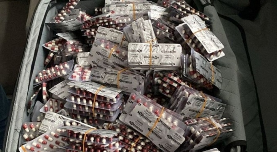 Üzerinde bin 232 sentetik hapla yakalandı