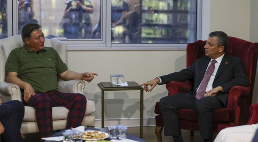 Özel, Murat Emir'i hastanede ziyaret etti